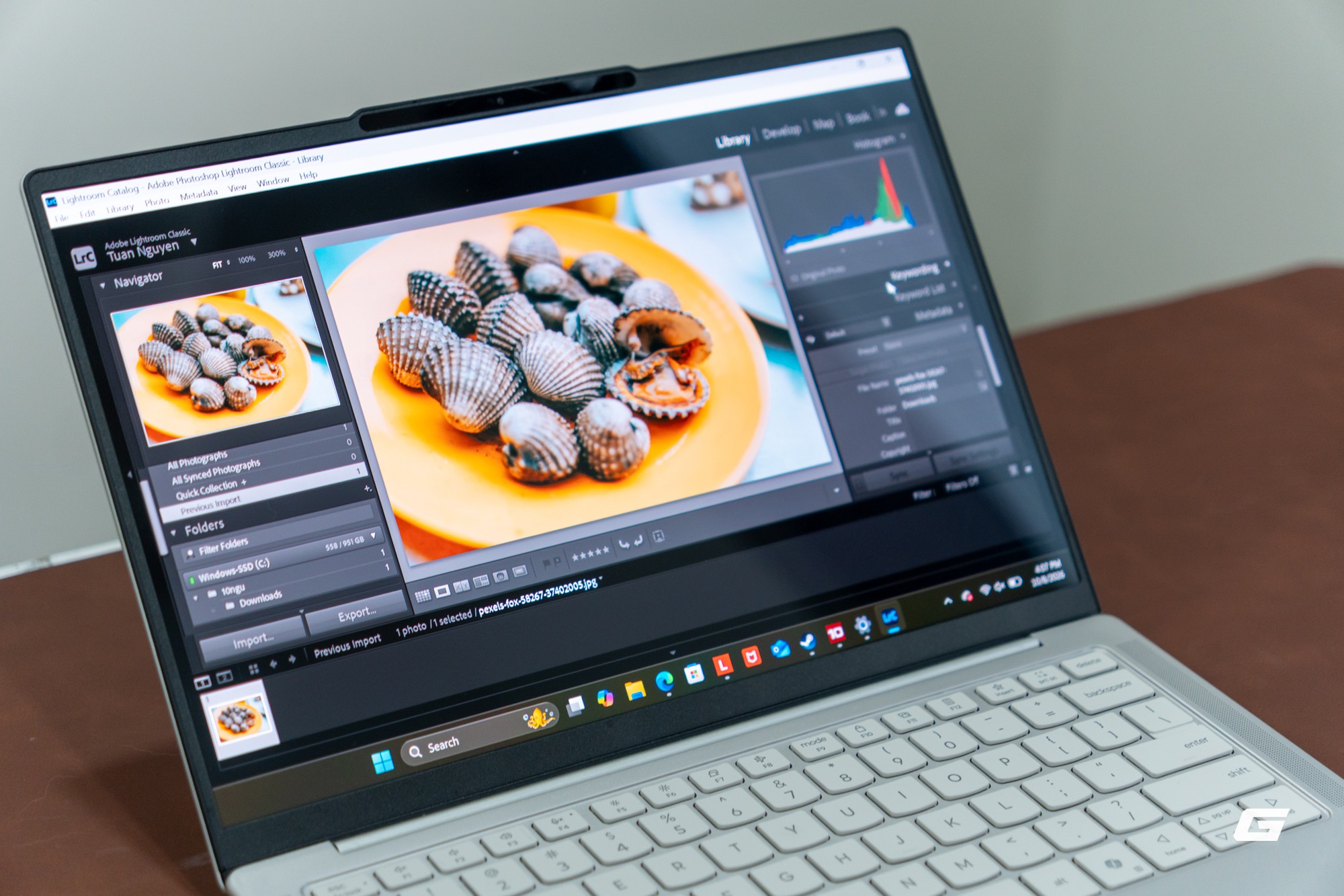 Trên tay Lenovo Yoga Slim 7 Gen 11 Aura Edition: Nhẹ tênh trên một tay, Core Ultra 7 355 dư sức đáp ứng công việc hằng ngày, Aura Edition nhiều tính năng thông minh - Ảnh 19.