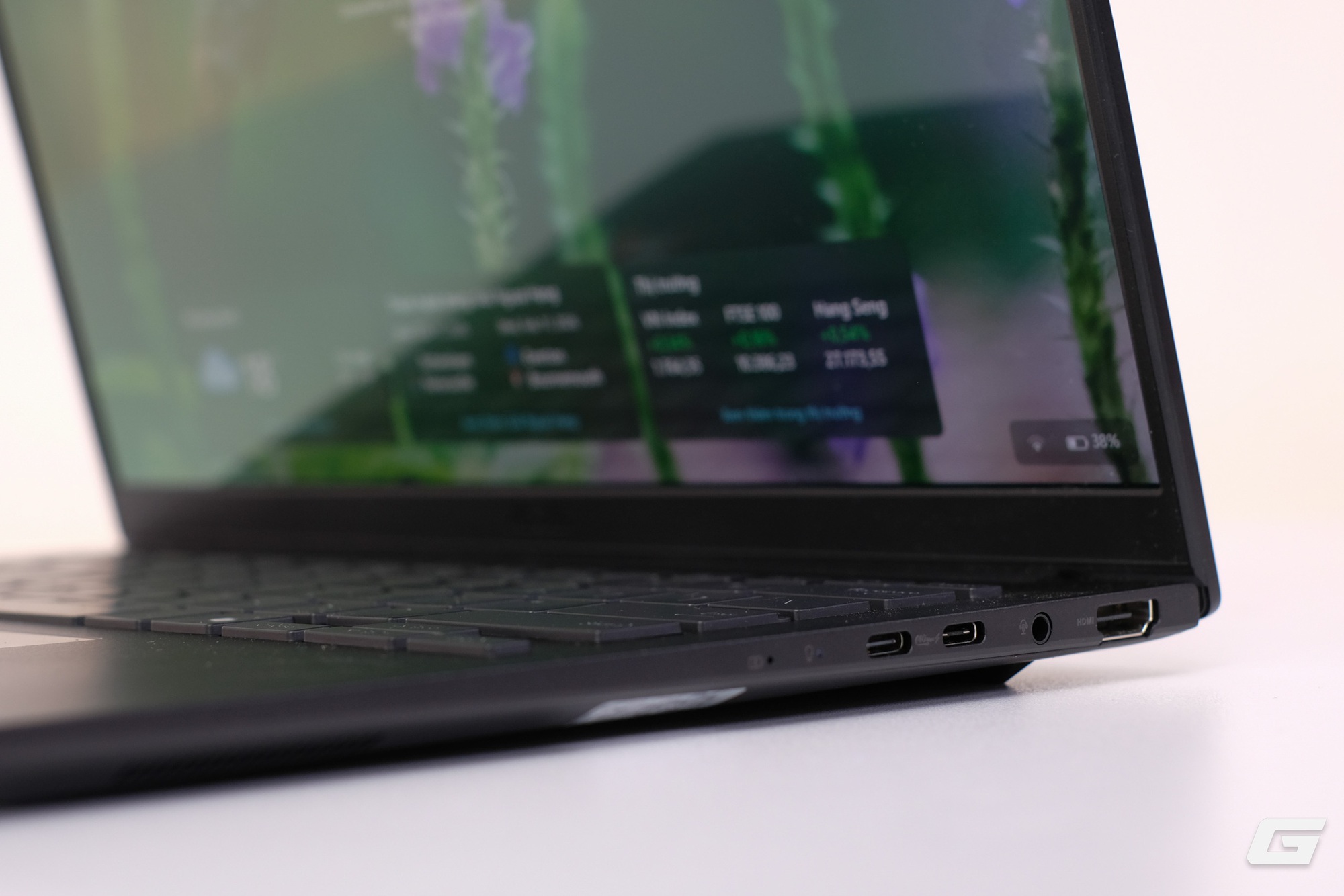 Tr&ecirc;n tay ASUS Zenbook 14 (UM3406GA): Laptop Ryzen AI 400 series đầu ti&ecirc;n tại Việt Nam với thế mạnh về thời lượng pin- Ảnh 5.