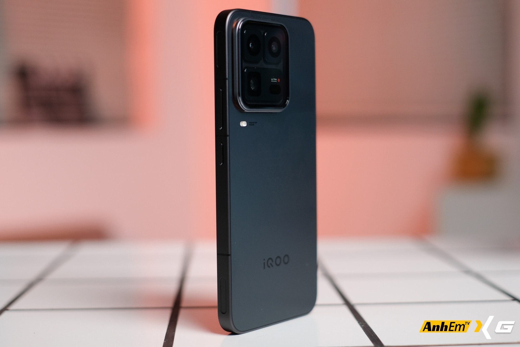 Smartphone n&agrave;y &ldquo;ph&aacute; đảo cấu h&igrave;nh&rdquo; với 4,3 triệu điểm AnTuTu, c&oacute; quạt thổi v&ugrave; v&ugrave; v&agrave; trong hộp c&ograve;n k&egrave;m cả&hellip; chổi- Ảnh 19.