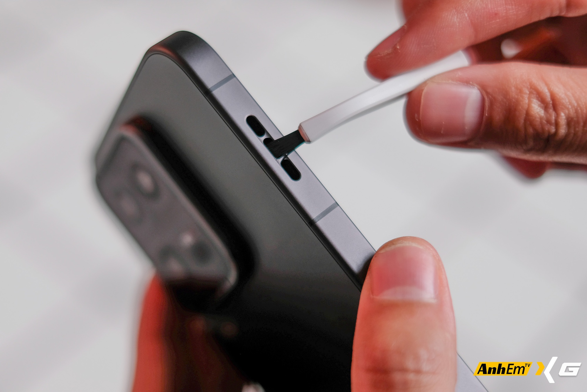 Smartphone n&agrave;y &ldquo;ph&aacute; đảo cấu h&igrave;nh&rdquo; với 4,3 triệu điểm AnTuTu, c&oacute; quạt thổi v&ugrave; v&ugrave; v&agrave; trong hộp c&ograve;n k&egrave;m cả&hellip; chổi- Ảnh 7.