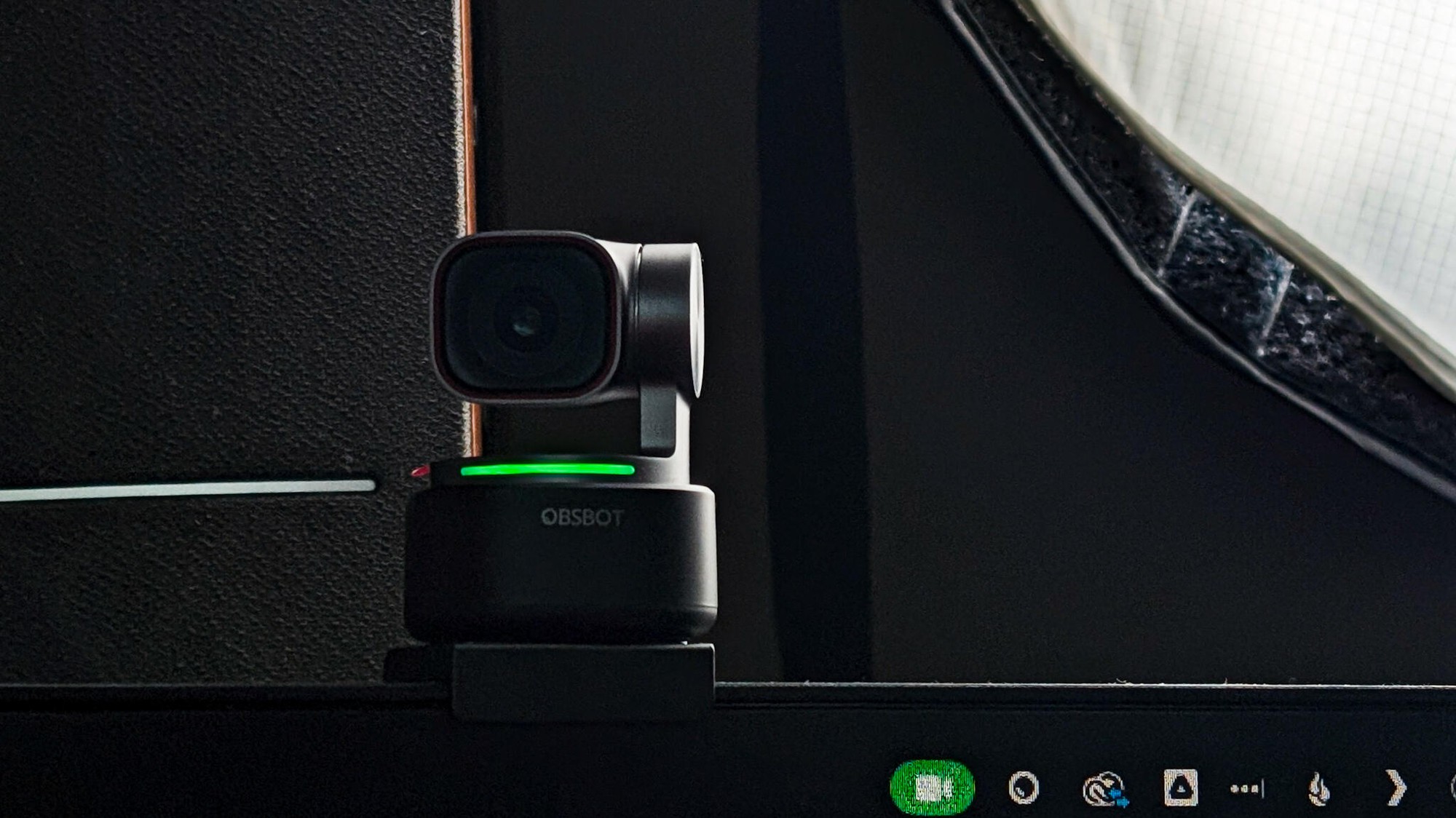 Obsbot Tiny 3: "G&atilde; khổng lồ" t&iacute; hon thay thế ho&agrave;n hảo cho camera MacBook- Ảnh 1.