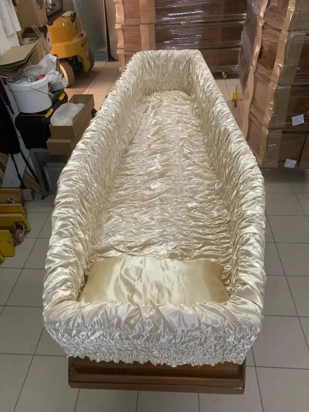 Bỏ nghề giáo để đi bán quan tài: Cô gái trẻ thu 6 triệu USD mỗi năm nhờ xuất khẩu sang châu Âu - Ảnh 5.