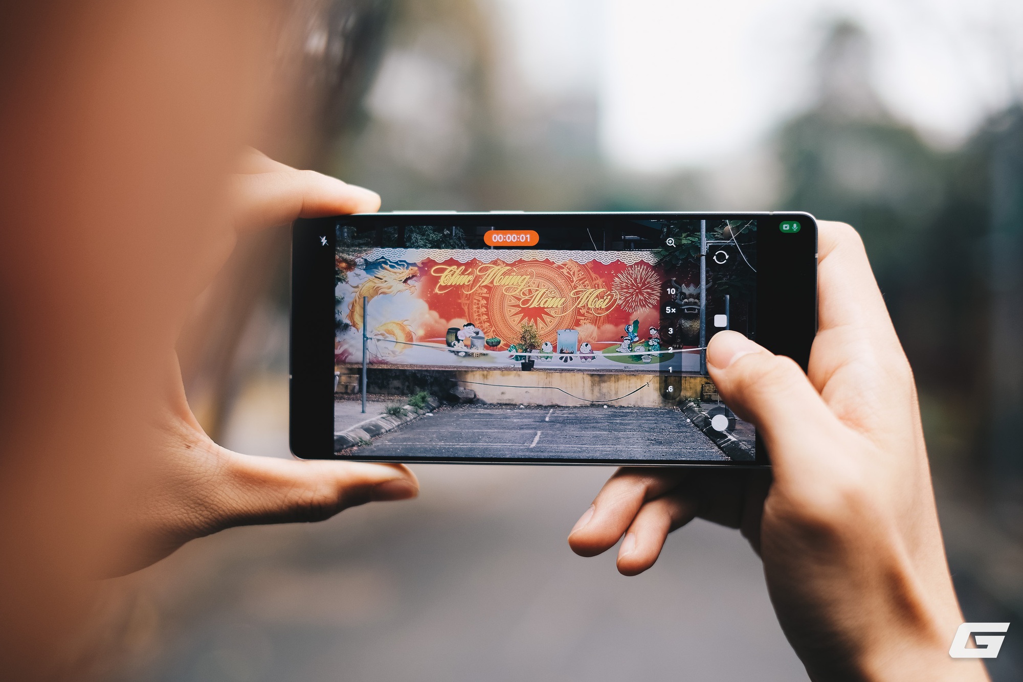 Người d&ugrave;ng đ&aacute;nh gi&aacute; Galaxy S25 Ultra sau 1 năm: Chất ảnh kh&ocirc;ng bị AI "qu&aacute; đ&agrave;", viền titan bền bỉ, chỉ mong rằng pin lớn hơn- Ảnh 3.