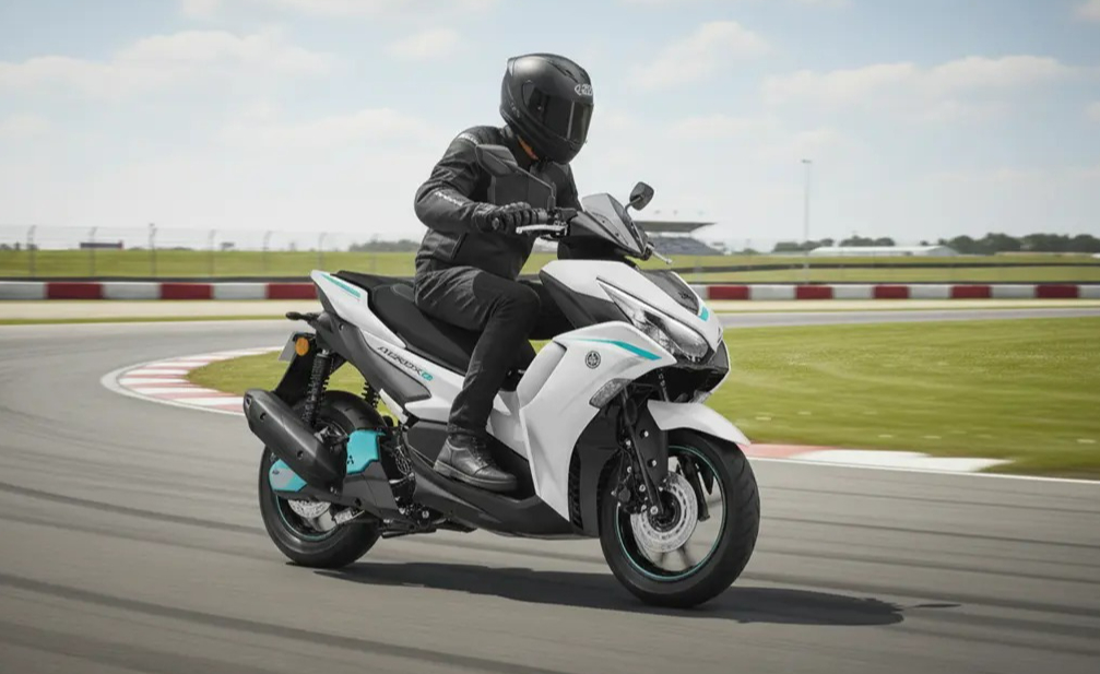 Yamaha Aerox-E chốt giá đắt gấp đôi bản xăng: Nước đi táo bạo hay rào cản khi về Việt Nam? - Ảnh 2.