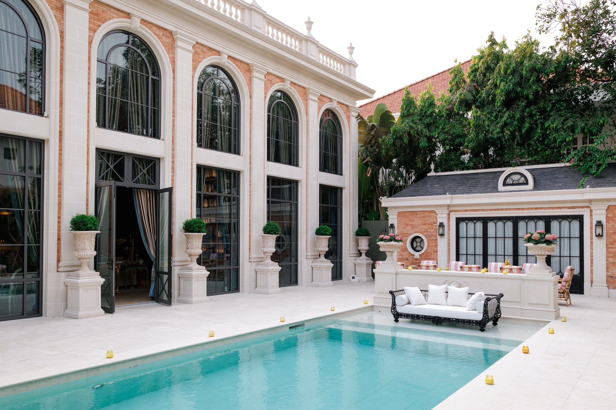 Biệt thự triệu đô ở TP.HCM của Thái Công bị chê "nhìn thôi đã thấy mệt" - Ảnh 13. Biệt thự triệu đô ở TP.HCM của Thái Công bị chê "nhìn thôi đã thấy mệt" - Ảnh 13.