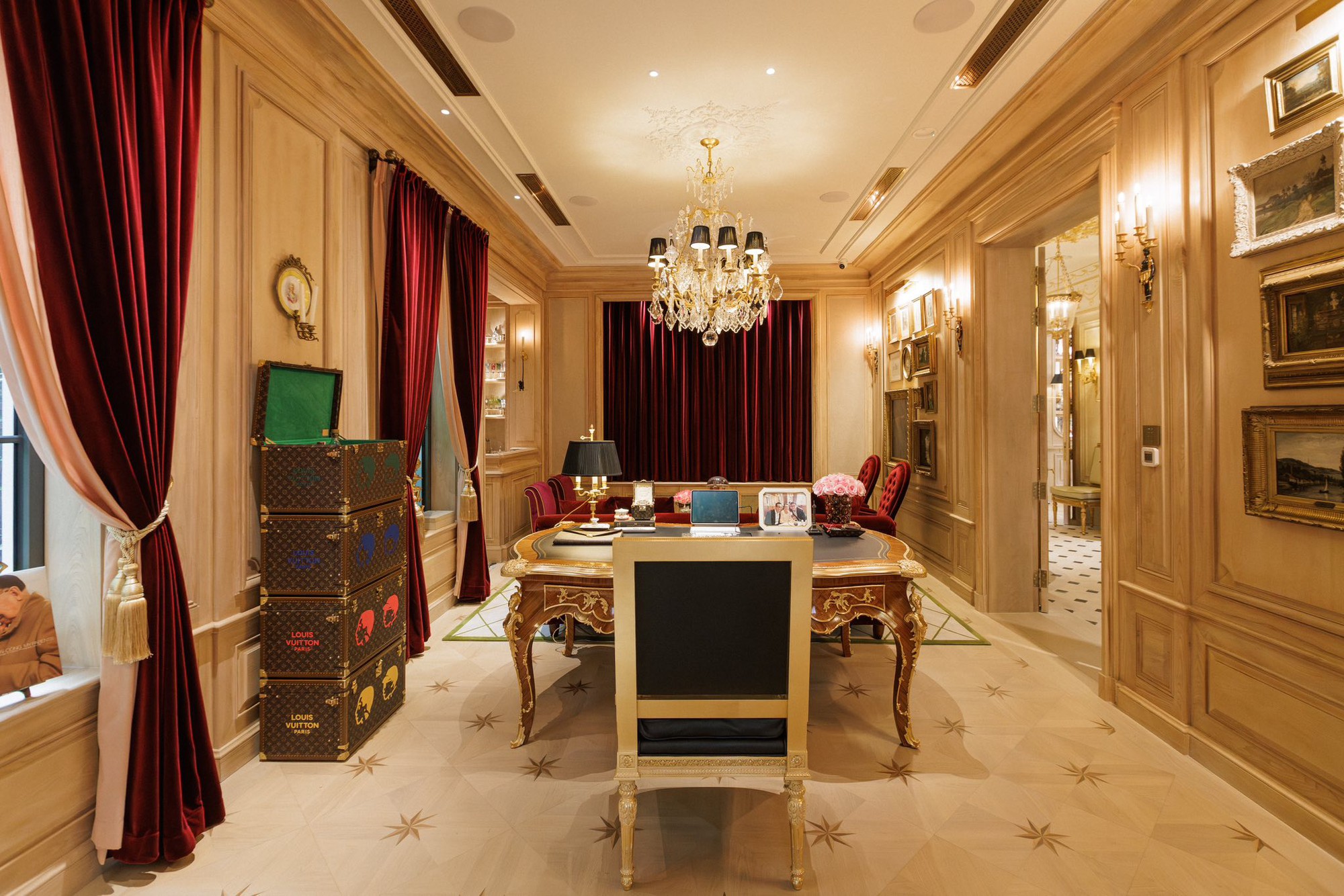 Biệt thự triệu đô ở TP.HCM của Thái Công bị chê "nhìn thôi đã thấy mệt" - Ảnh 5. Biệt thự triệu đô ở TP.HCM của Thái Công bị chê "nhìn thôi đã thấy mệt" - Ảnh 5.