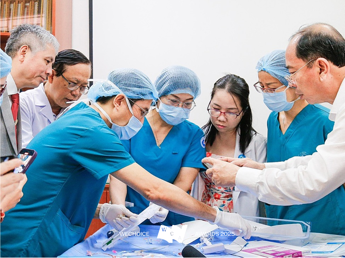 Hai bệnh viện, một &ecirc;-k&iacute;p b&aacute;c sĩ, v&agrave; h&agrave;nh tr&igrave;nh đi cứu những tr&aacute;i tim nhỏ bằng quả d&acirc;u t&acirc;y ở trong bụng mẹ- Ảnh 24.