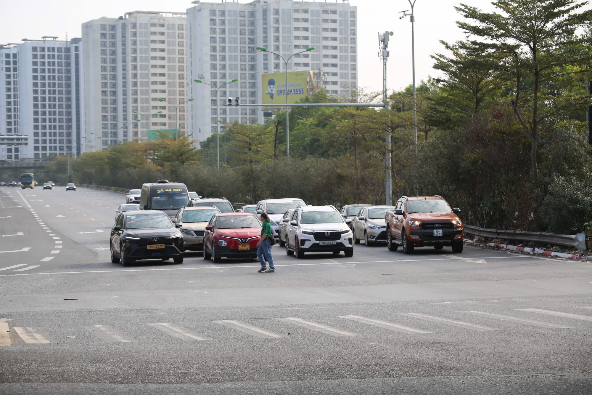 H&agrave; Nội: CSGT d&ugrave;ng flycam theo d&otilde;i t&igrave;nh h&igrave;nh giao th&ocirc;ng, tăng cường kiểm so&aacute;t vận tải h&agrave;nh kh&aacute;ch - Ảnh 3.