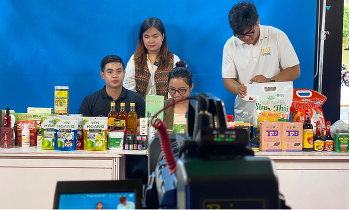 Siết thuế thương mại điện tử 2026: Nhiều c&aacute; nh&acirc;n chủ động nộp thuế livestream - Ảnh 1.