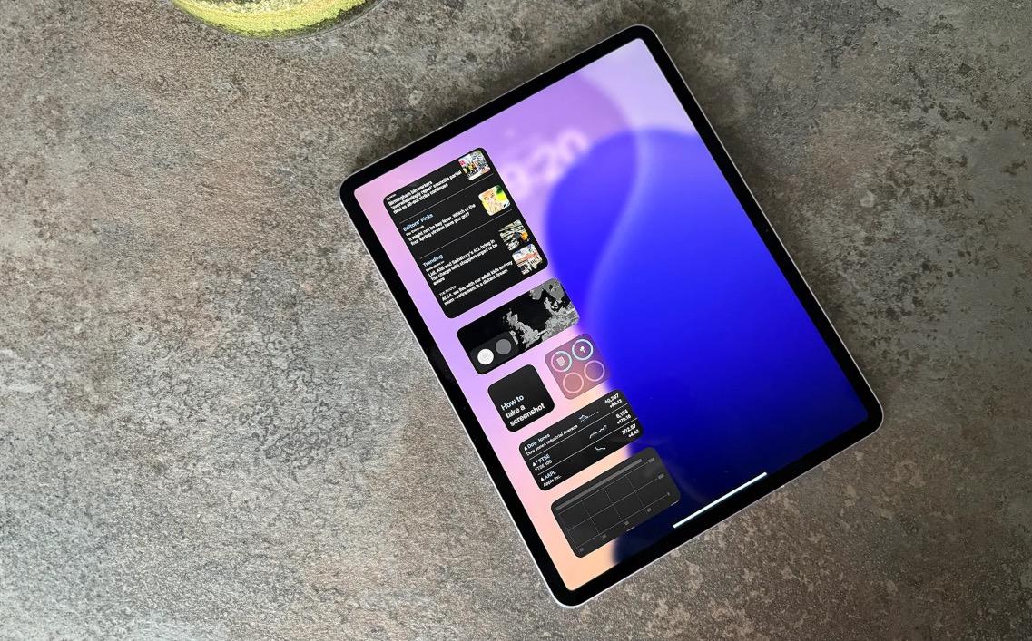 Năm B&iacute;nh Ngọ v&agrave; kỳ vọng Apple sẽ "phi nước đại" tr&ecirc;n tần số qu&eacute;t m&agrave;n h&igrave;nh: Một thập kỷ chờ đợi l&agrave; đ&atilde; đủ- Ảnh 1.