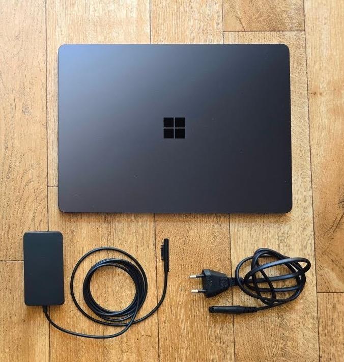 Microsoft "n&oacute;ng mặt" khi laptop Windows bị ch&ecirc; thua MacBook chỉ v&igrave; cục sạc- Ảnh 2.