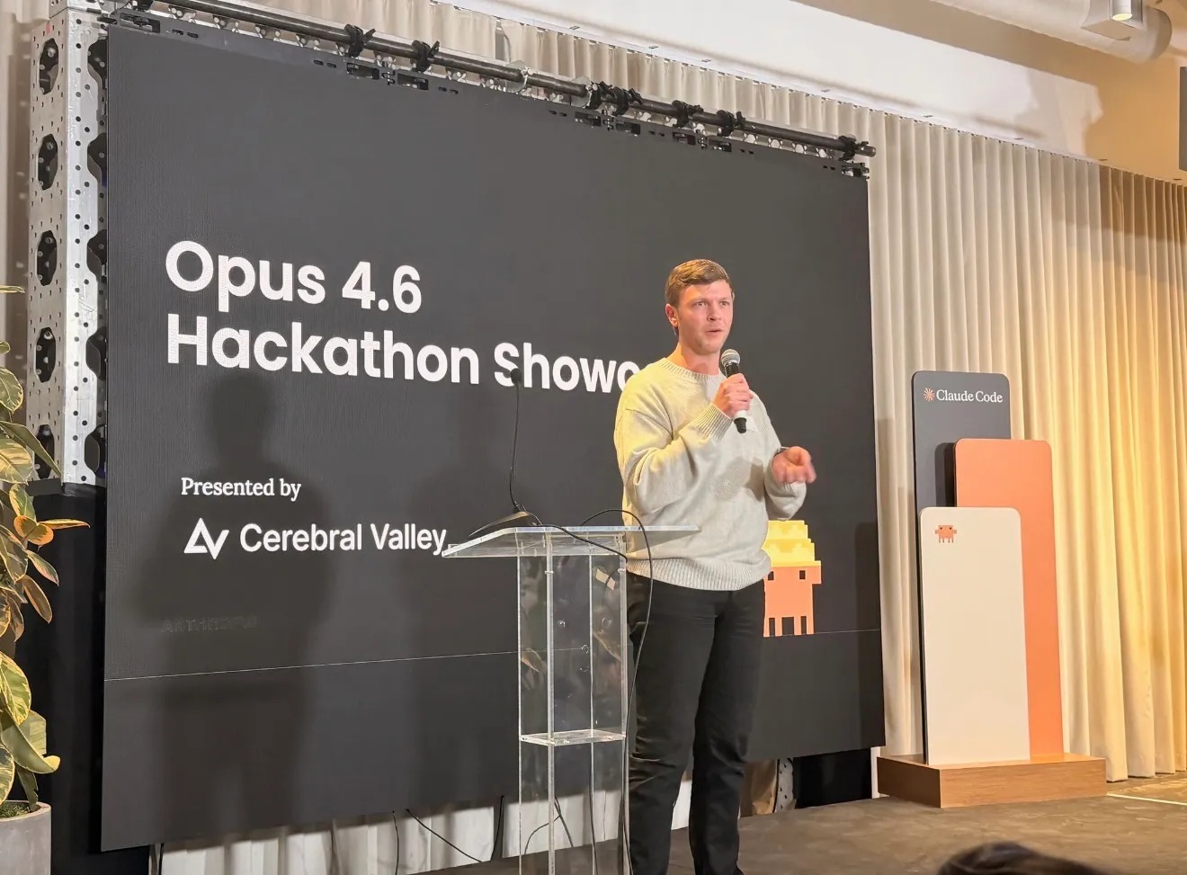 Kỷ nguy&ecirc;n &ldquo;vibe code&rdquo;: Luật sư, b&aacute;c sĩ, nhạc sĩ k&eacute;o nhau đi thi hackathon AI, đạt giải top v&agrave; đều kh&ocirc;ng biết code - Ảnh 1.