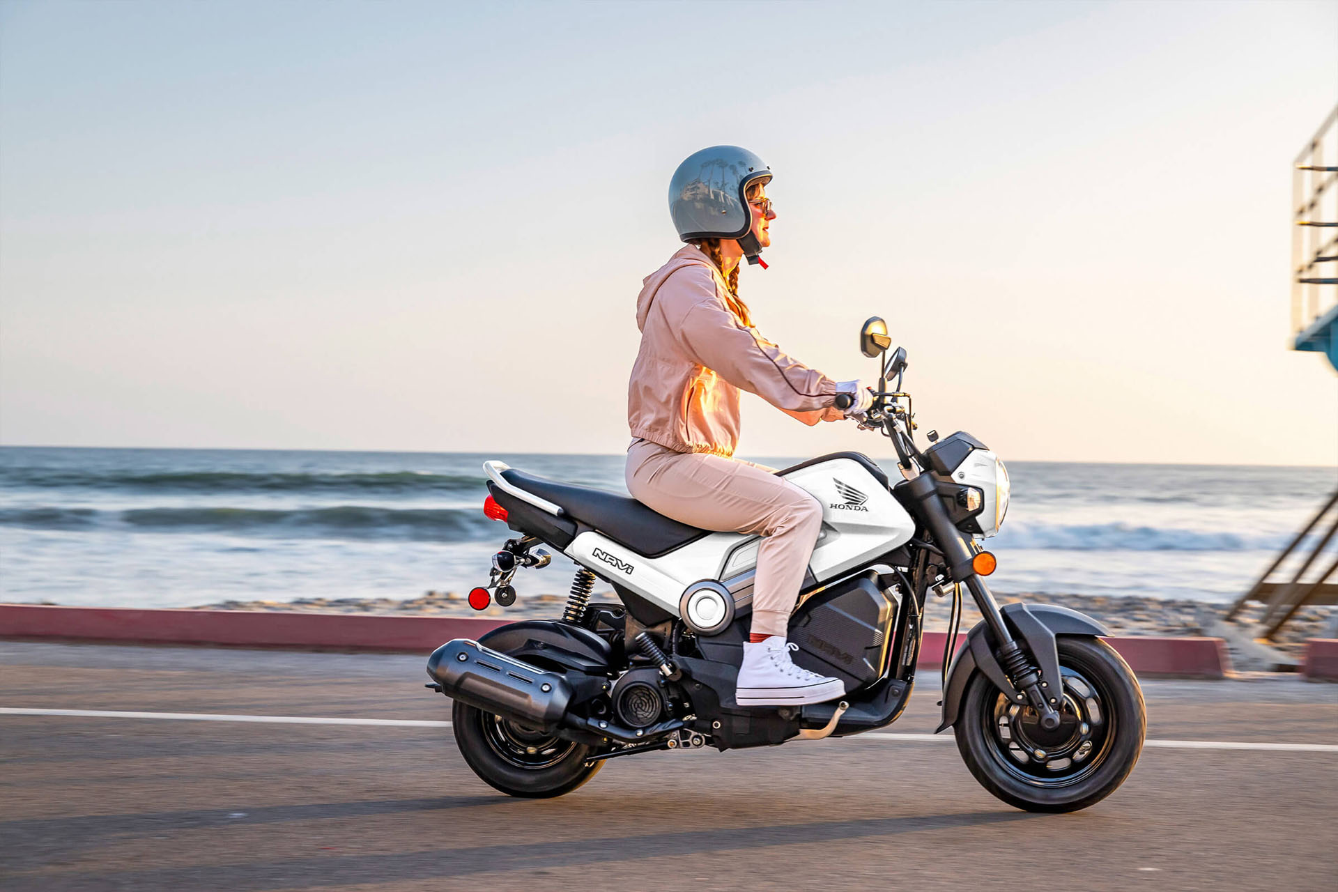 Cận cảnh "đứa con lai" kỳ dị của Honda: Không tay côn, không cần số nhưng ngoại hình cực "chiến" - Ảnh 4.