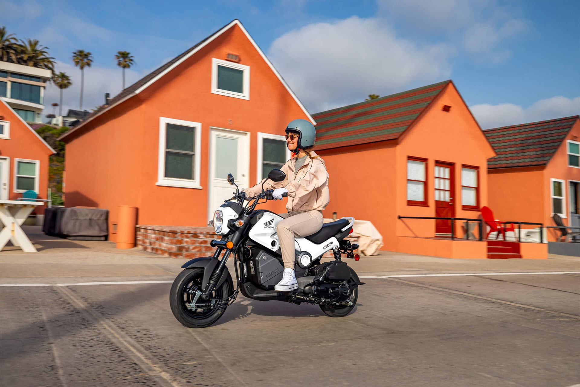 Cận cảnh "đứa con lai" kỳ dị của Honda: Không tay côn, không cần số nhưng ngoại hình cực "chiến" - Ảnh 3.