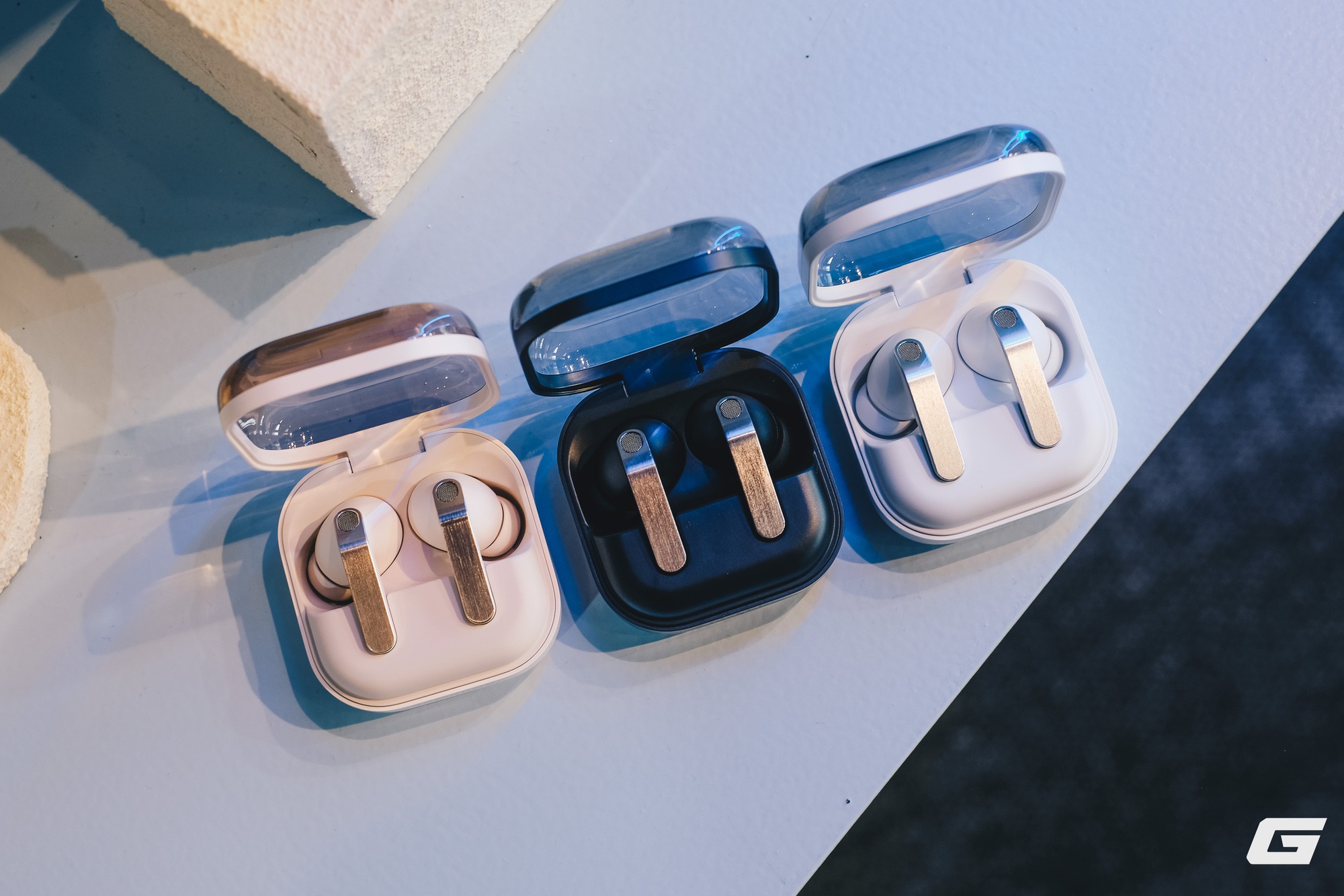 Tr&ecirc;n tay Galaxy Buds4 series: Khi Samsung bỏ chi tiết g&acirc;y tranh c&atilde;i để "all-in" v&agrave;o chất &acirc;m- Ảnh 9.