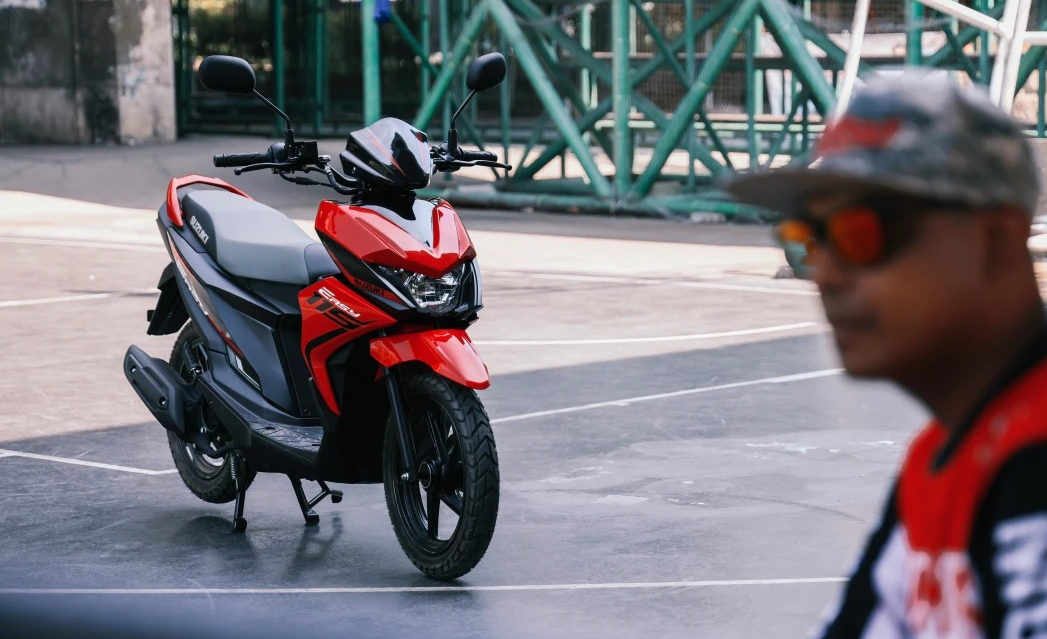 Suzuki Easy 115: Mẫu xe tay ga gây bất ngờ lớn với hiệu năng mạnh mẽ ẩn sau dáng vẻ nhỏ gọn - Ảnh 1.