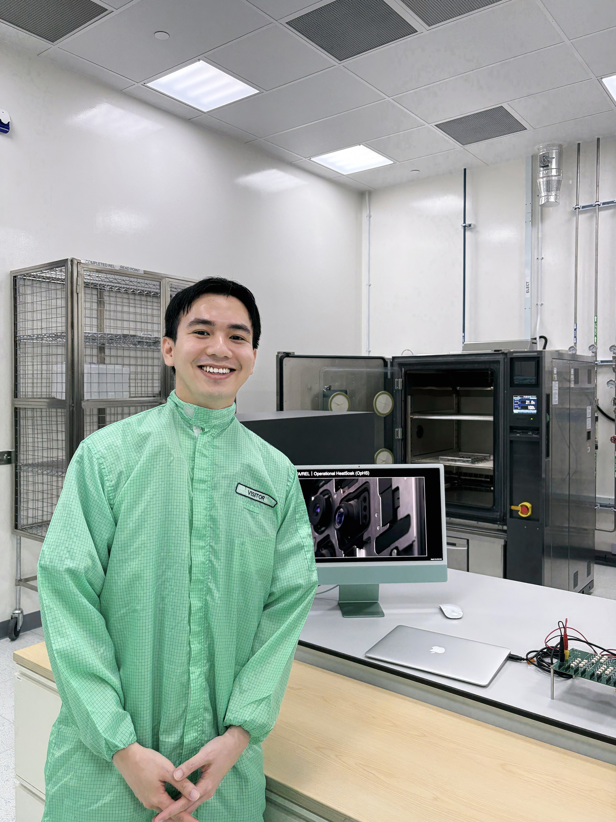 Lần đầu gh&eacute; &ldquo;ph&ograve;ng th&iacute; nghiệm độ bền&rdquo; iPhone tại Singapore: Tận mắt thấy Apple nh&uacute;ng nước s&ocirc;i, quăng quật sản phẩm!- Ảnh 1.