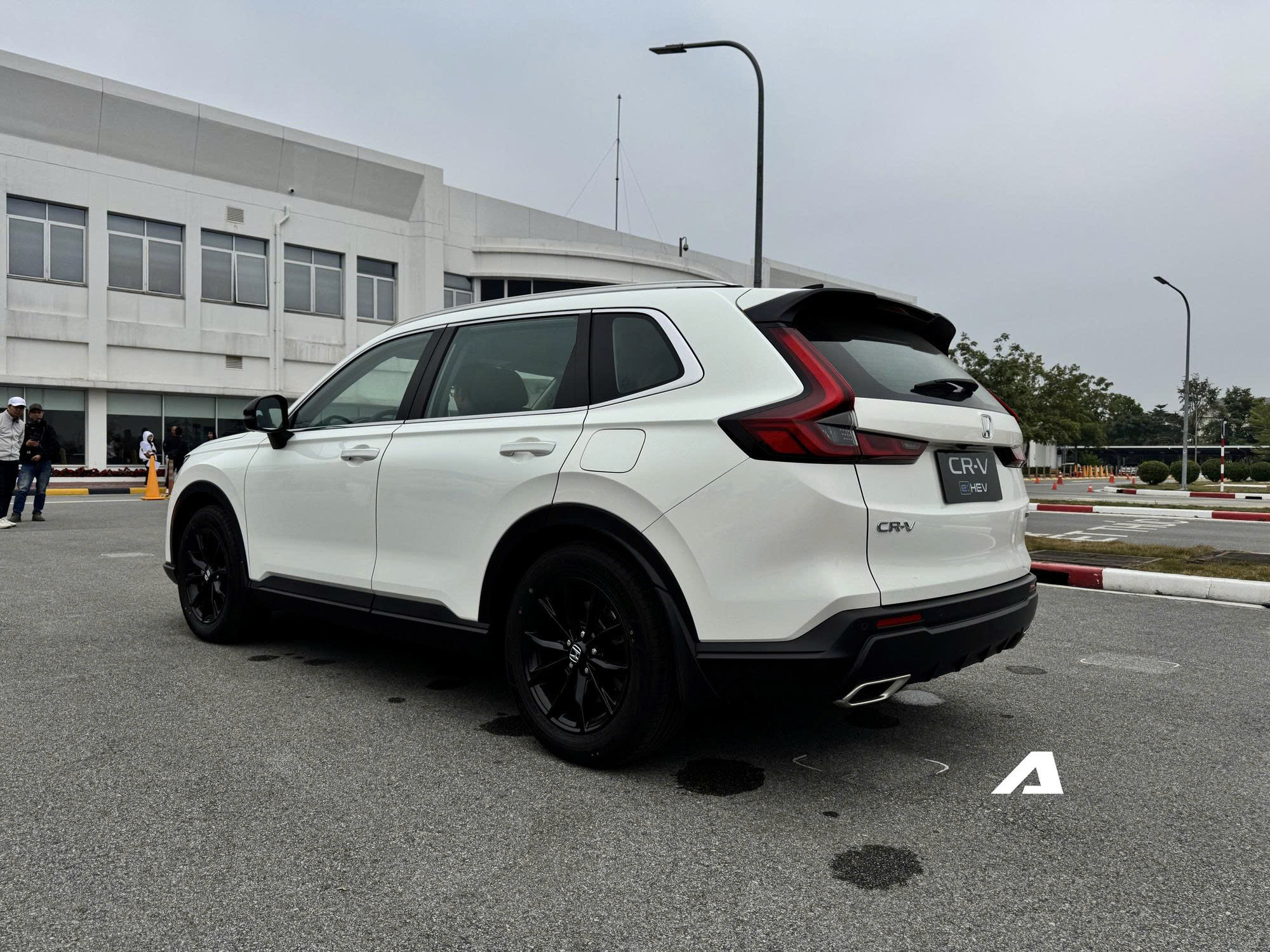 CR-V hybrid chuyển lắp r&aacute;p: Gi&aacute; cao nhưng cần thứ 'tạo ra ham muốn' để người d&ugrave;ng kh&ocirc;ng phải nh&igrave;n sang CX-5, Tucson?- Ảnh 6.