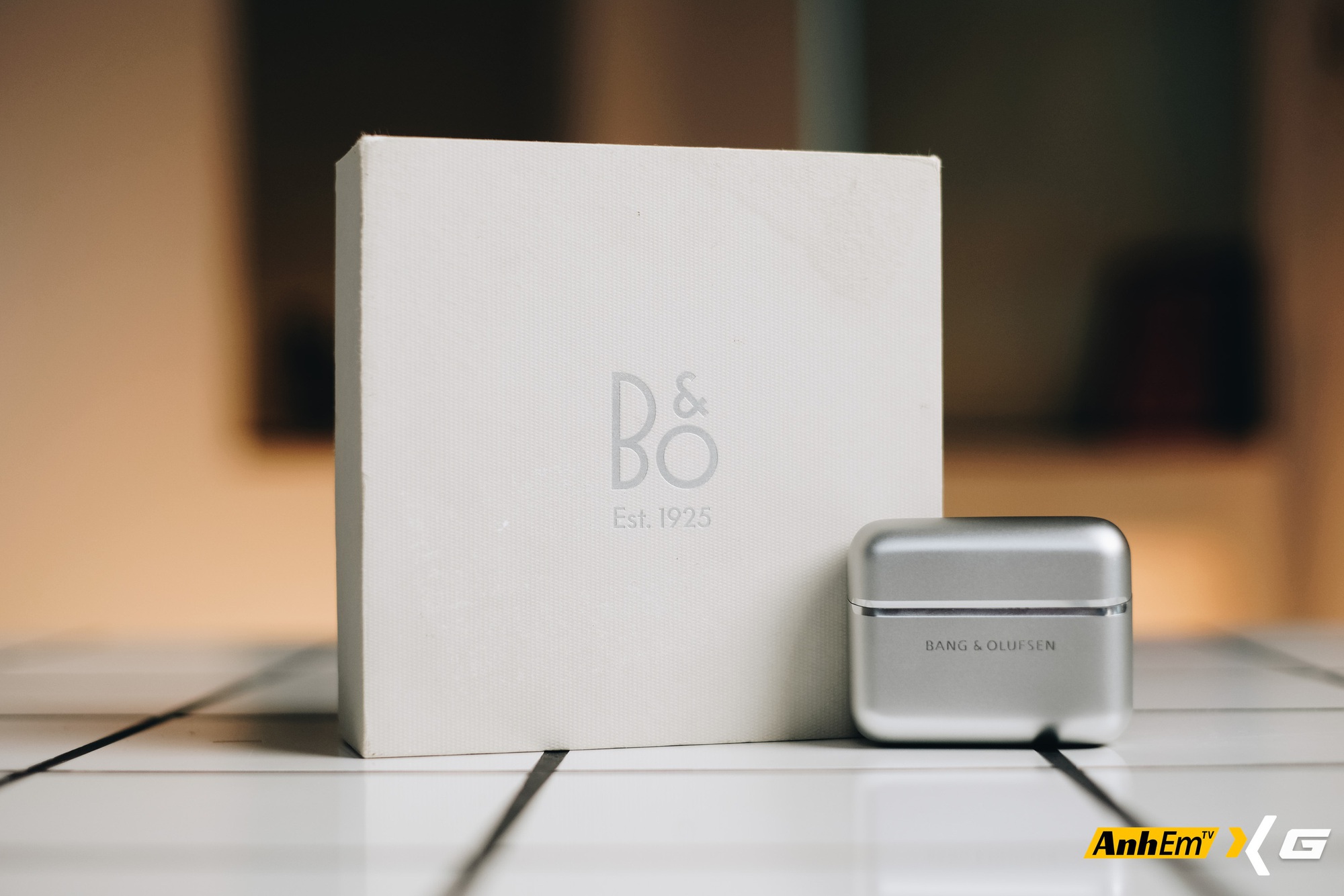 "Tr&ecirc;n tai" mẫu tai nghe TWS gi&aacute;... 47 triệu đồng đắt bậc nhất tại Việt Nam: Liệu c&oacute; g&igrave; hay ho? - Ảnh 1.