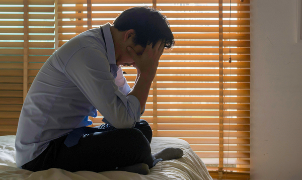 Người đ&agrave;n &ocirc;ng bị lừa mất 6,9 tỷ đồng v&igrave; qu&aacute; c&ocirc; đơn- Ảnh 1.