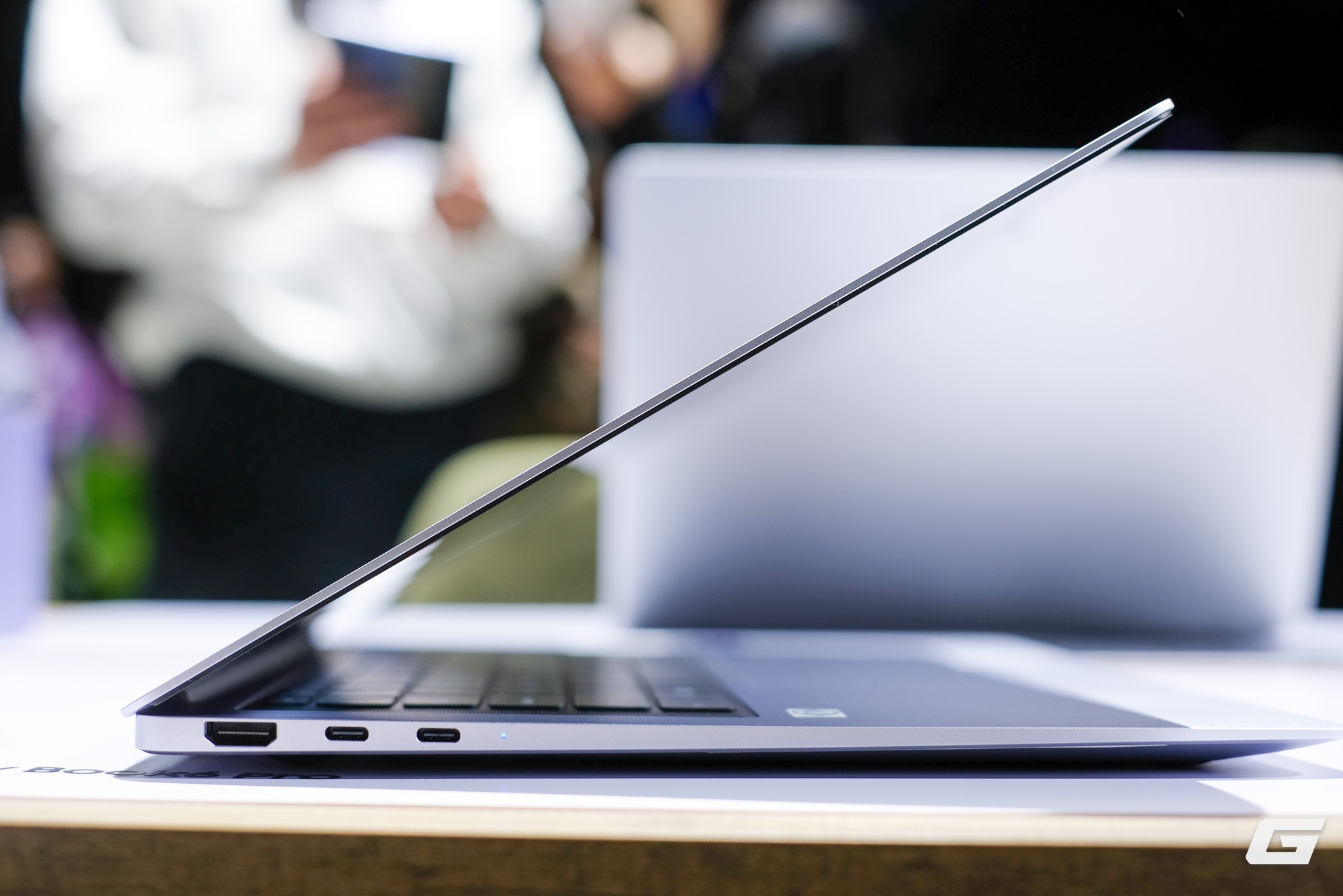 Tr&ecirc;n tay nhanh Galaxy Book6 Pro v&agrave; Galaxy Book6 Ultra: Laptop AI mới của Samsung, chip Intel Panther Lake, thiết kế nhiều điểm giống MacBook - Ảnh 5.