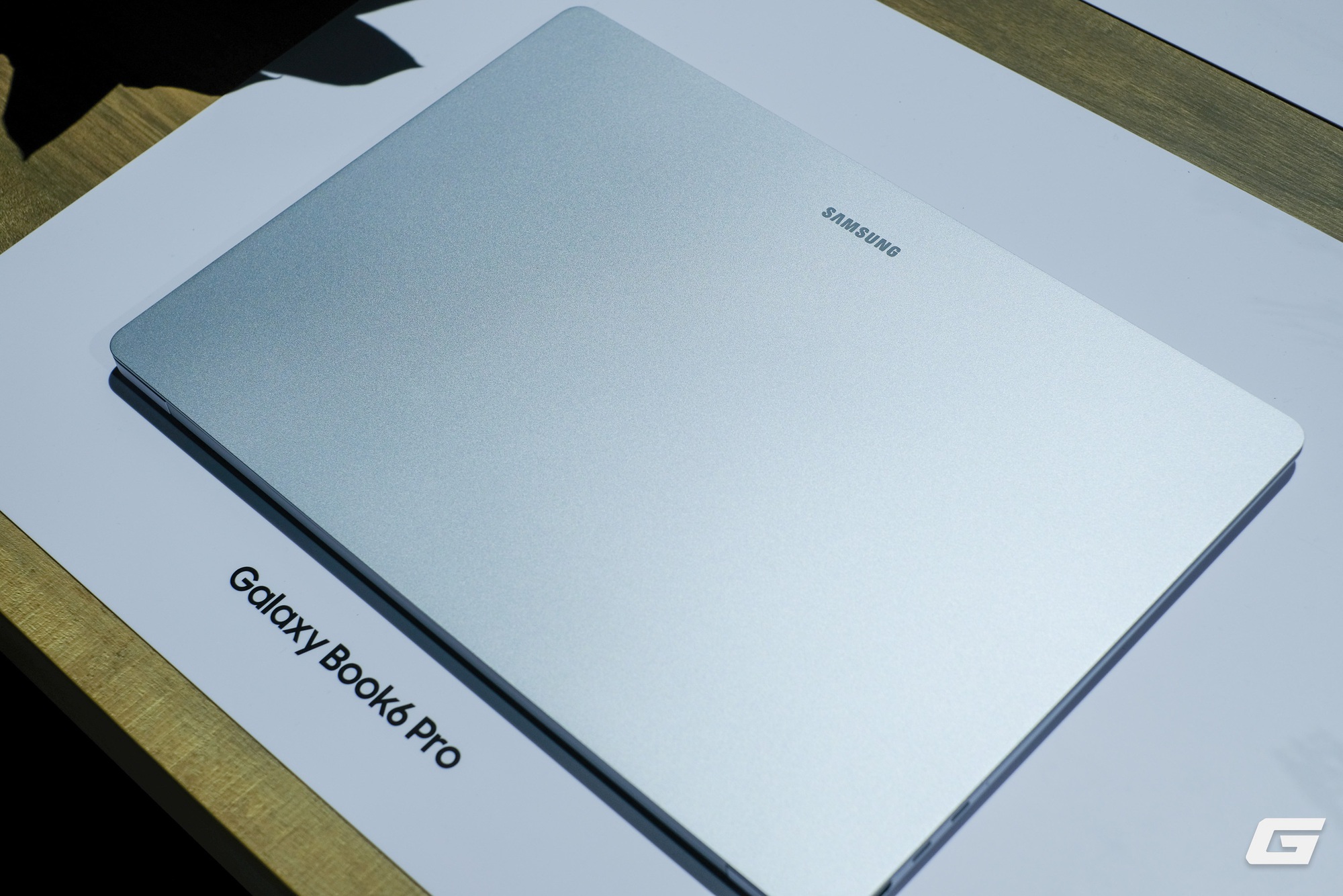 Tr&ecirc;n tay nhanh Galaxy Book6 Pro v&agrave; Galaxy Book6 Ultra: Laptop AI mới của Samsung, chip Intel Panther Lake, thiết kế nhiều điểm giống MacBook - Ảnh 2.