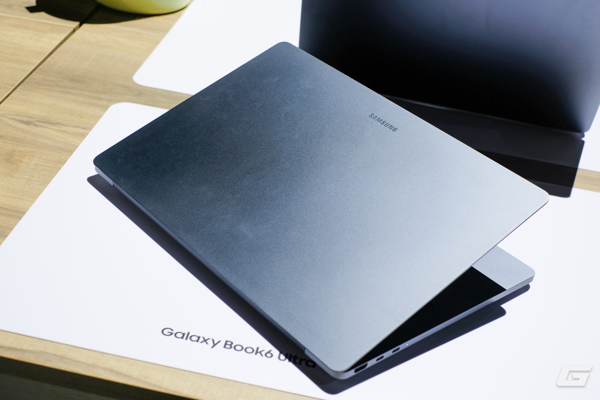 Tr&ecirc;n tay nhanh Galaxy Book6 Pro v&agrave; Galaxy Book6 Ultra: Laptop AI mới của Samsung, chip Intel Panther Lake, thiết kế nhiều điểm giống MacBook - Ảnh 3.