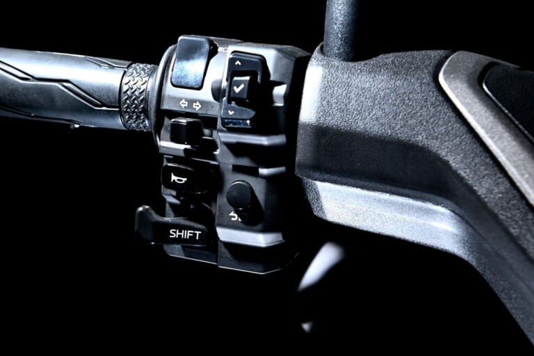Yamaha NMAX155 2026 gây chú ý với CVT điện tử YECVT, xe ga 155cc bất ngờ lột xác thành xe touring đầy thú vị - Ảnh 2.