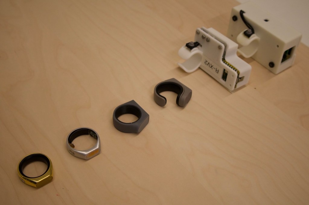 Startup Sandbar huy động gần 600 tỷ đồng, ra mắt nhẫn th&ocirc;ng minh ghi ch&uacute; t&iacute;ch hợp AI - Ảnh 1.