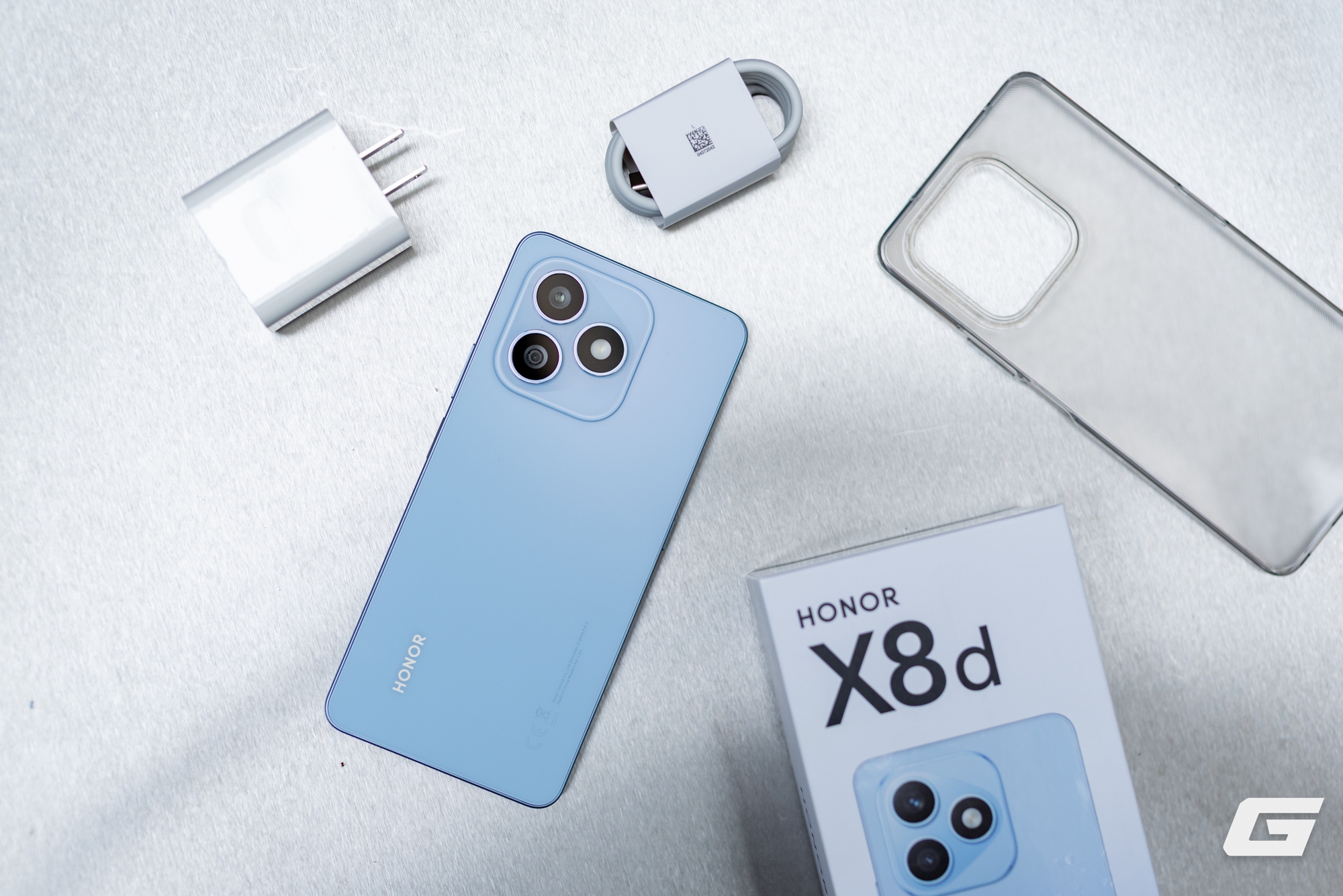 Tr&ecirc;n tay HONOR X8d: Nh&igrave;n mỏng m&agrave; pin tận 7000mAh, c&oacute; t&iacute;nh năng m&agrave; nhiều flagship kh&ocirc;ng c&oacute;, gi&aacute; từ 8 triệu đồng- Ảnh 1.