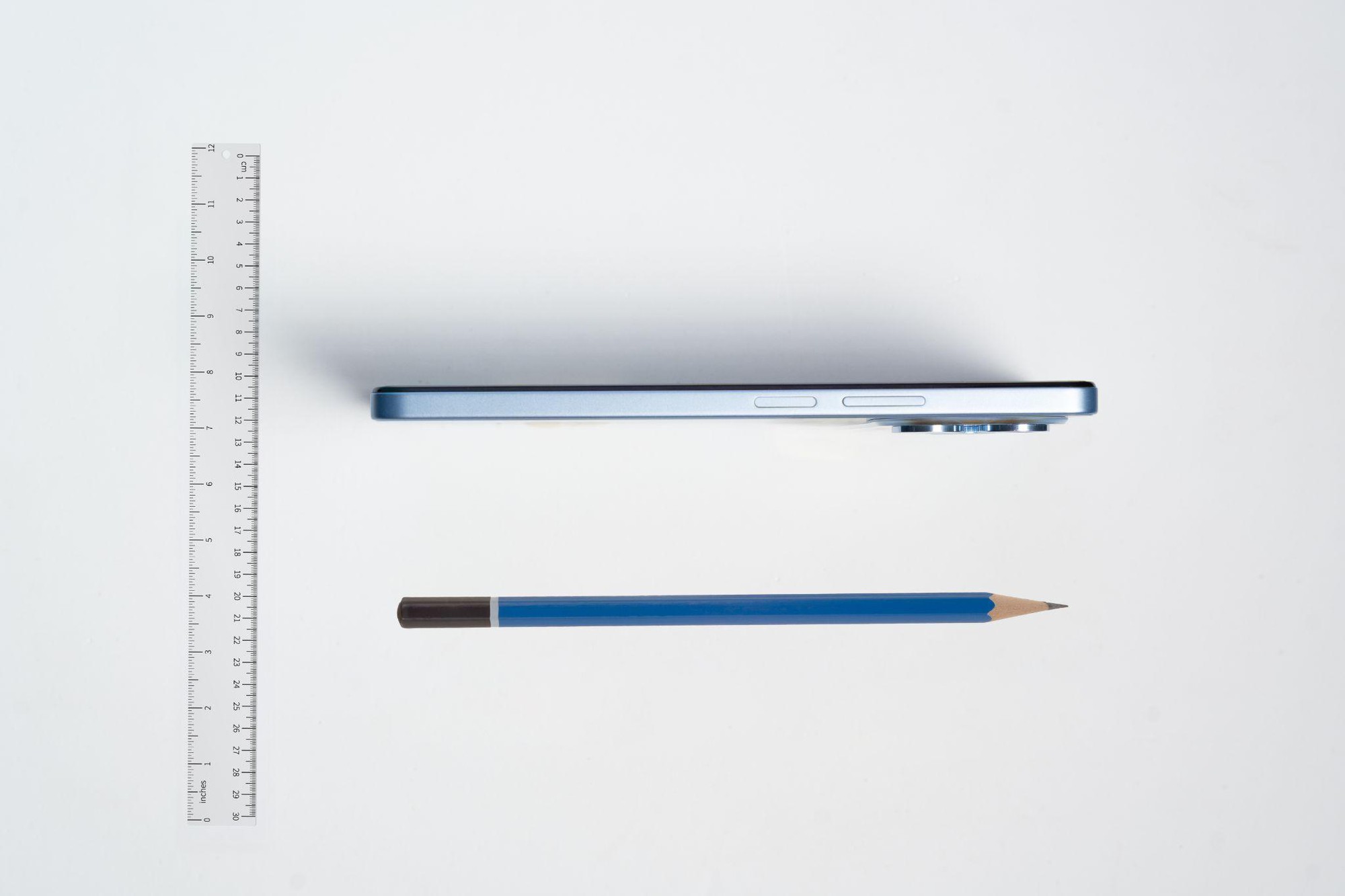 Pin 7.000 mAh trong th&acirc;n m&aacute;y mỏng 7,5 mm: B&agrave;i to&aacute;n kh&oacute; HONOR X8d vừa giải được - Ảnh 1.