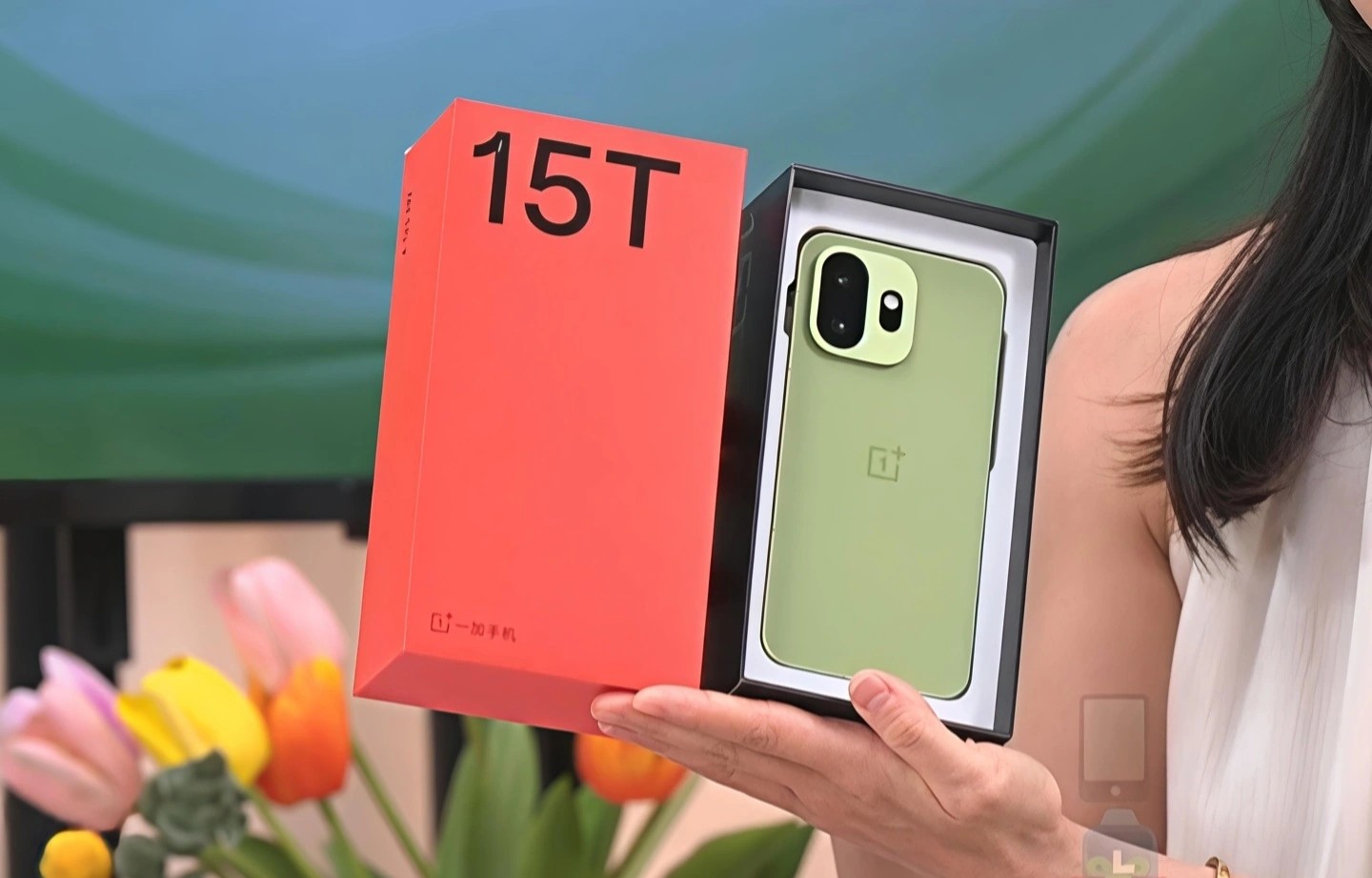 OnePlus 15T lộ diện với pin 7.500mAh, thiết kế nhỏ gọn v&agrave; sạc nhanh 100W- Ảnh 2.