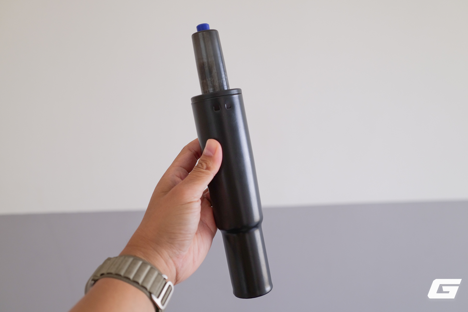 Sờ tận tay "rồng thần" Dragon Lore ngo&agrave;i đời thực với Razer Iskur V2 X CS2 Edition: - Ảnh 10.