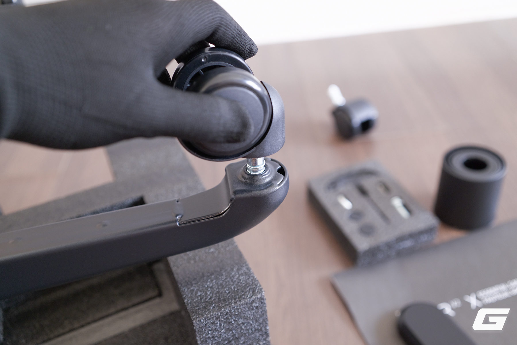 Sờ tận tay "rồng thần" Dragon Lore ngo&agrave;i đời thực với Razer Iskur V2 X CS2 Edition: - Ảnh 11.