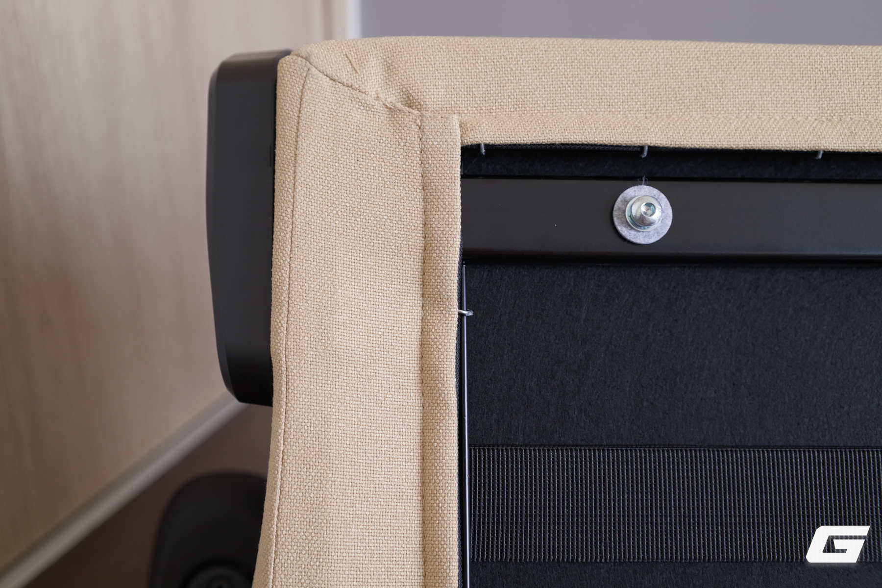 Sờ tận tay "rồng thần" Dragon Lore ngo&agrave;i đời thực với Razer Iskur V2 X CS2 Edition: - Ảnh 13.