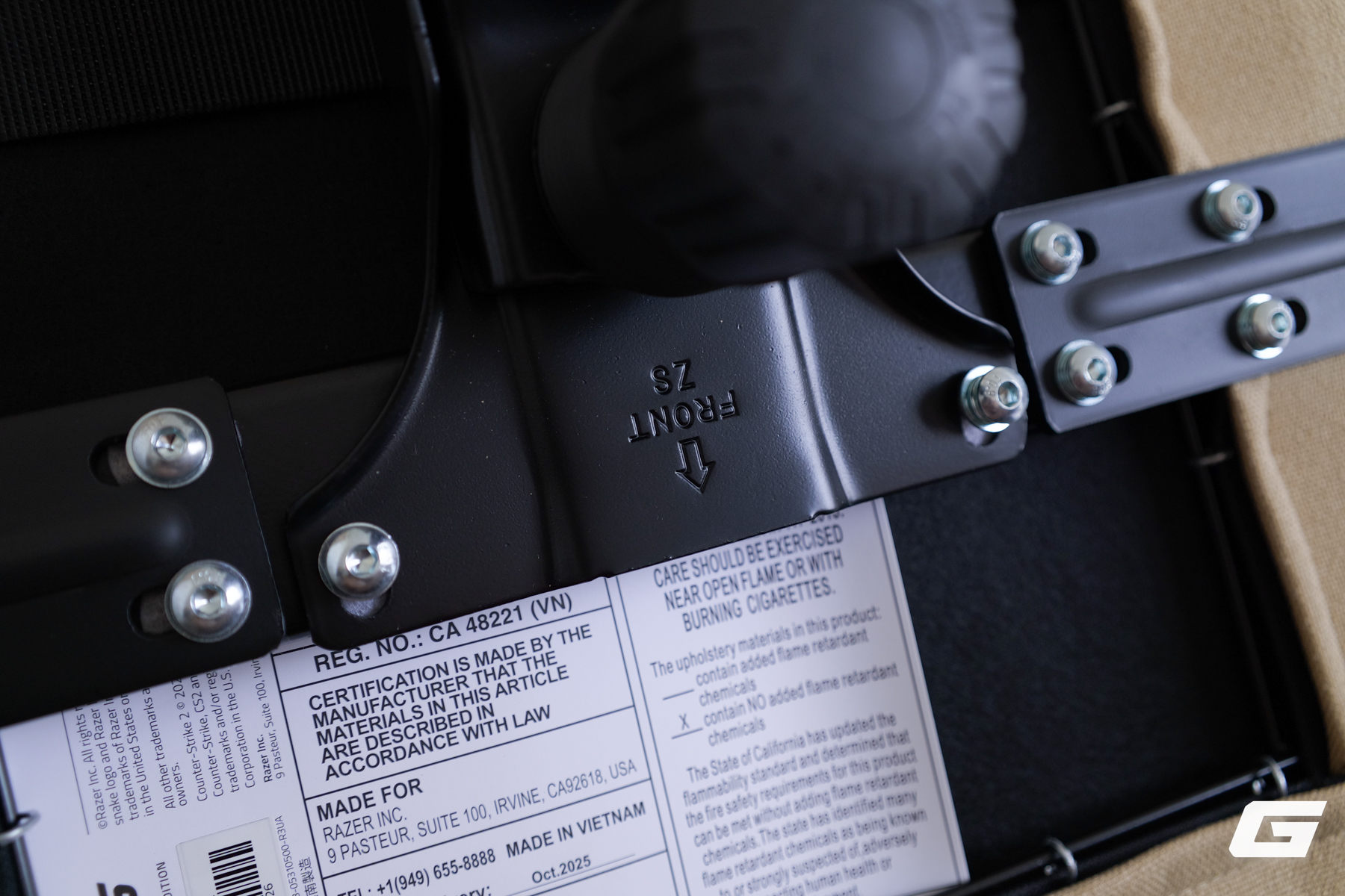 Sờ tận tay "rồng thần" Dragon Lore ngo&agrave;i đời thực với Razer Iskur V2 X CS2 Edition: - Ảnh 20.