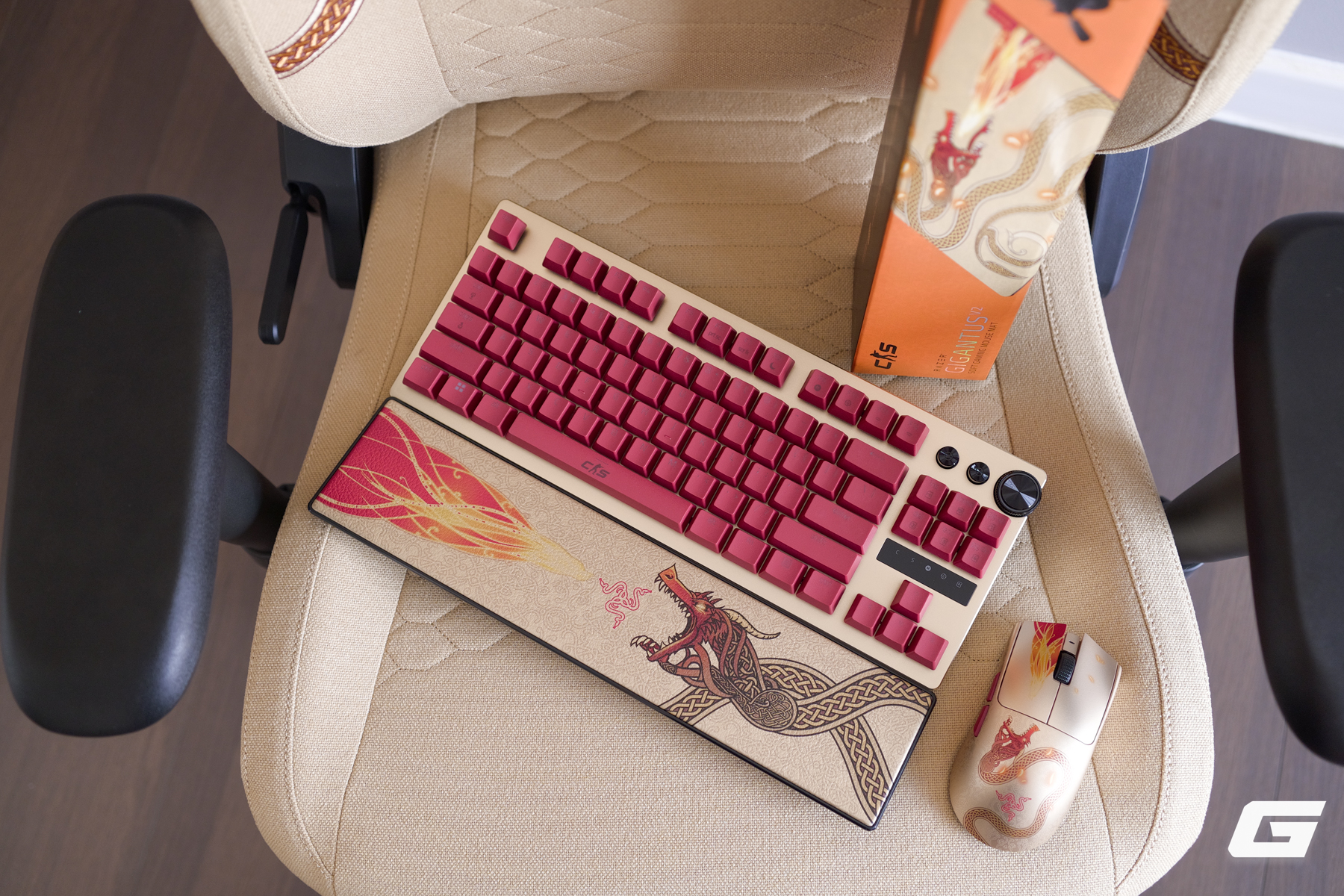 Sờ tận tay "rồng thần" Dragon Lore ngo&agrave;i đời thực với Razer Iskur V2 X CS2 Edition: - Ảnh 43.