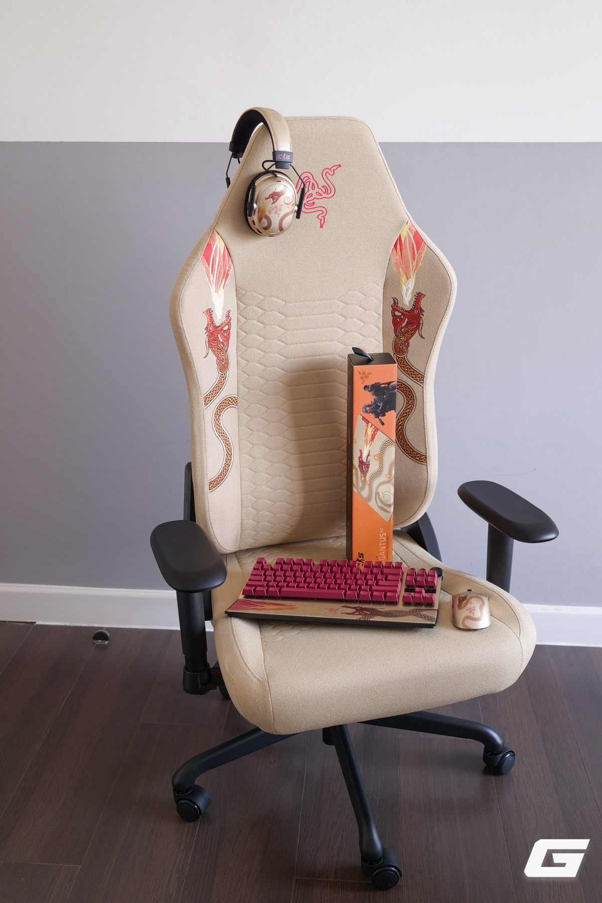 Sờ tận tay "rồng thần" Dragon Lore ngo&agrave;i đời thực với Razer Iskur V2 X CS2 Edition: - Ảnh 44.