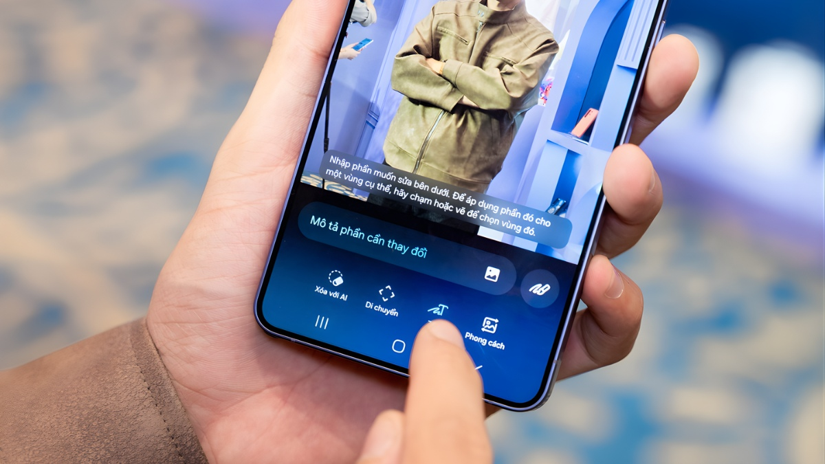 Từ AI đến m&agrave;n h&igrave;nh chống nh&igrave;n trộm: Galaxy S26 Ultra đang đi trước iPhone bao xa? - Ảnh 4.