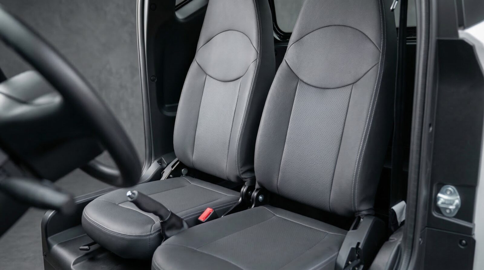 &Ocirc; t&ocirc; điện Việt Nam gi&aacute; từ 148 triệu đồng sắp ra mắt: Th&aacute;o pin như xe m&aacute;y, sạc được tại nh&agrave;, chạy gần 10 v&ograve;ng Hồ T&acirc;y mới hết pin- Ảnh 8.