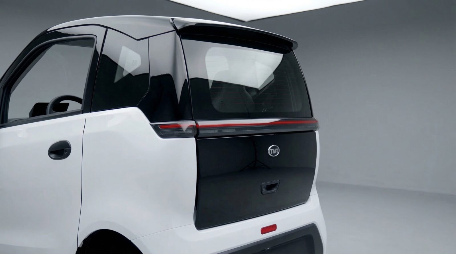 &Ocirc; t&ocirc; điện Việt Nam gi&aacute; từ 148 triệu đồng sắp ra mắt: Th&aacute;o pin như xe m&aacute;y, sạc được tại nh&agrave;, chạy gần 10 v&ograve;ng Hồ T&acirc;y mới hết pin- Ảnh 5.