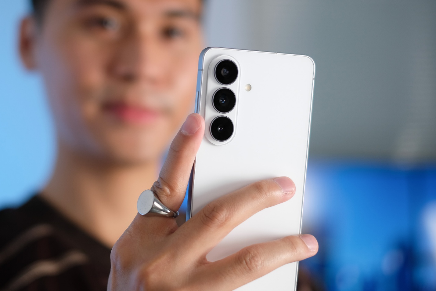 Galaxy S26 v&agrave; S26+ cho thấy smartphone nhỏ gọn vẫn &ldquo;đủ đ&ocirc;&rdquo; - Ảnh 5.