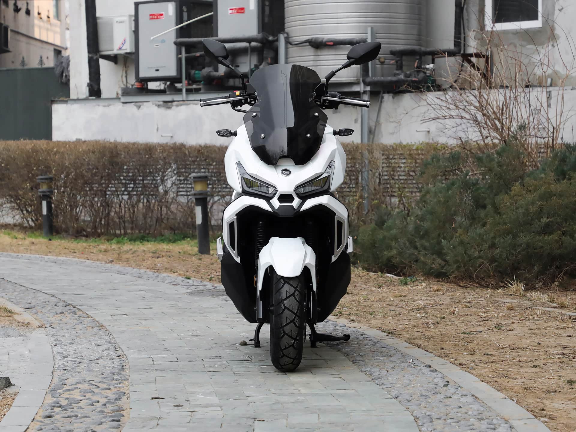 SYM Husky 150 ADV: Mẫu xe tay ga phong cách địa hình gây chú ý với thiết kế lạ mắt và khả năng vận hành đáng nể - Ảnh 2.