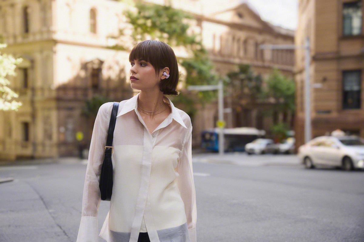 Sony Clip WF-LC900: Tai nghe mở dạng kẹp, tận hưởng cùng lúc âm nhạc và thế giới thực - Ảnh 2. Sony Clip WF-LC900: Tai nghe mở dạng kẹp, tận hưởng cùng lúc âm nhạc và thế giới thực - Ảnh 2.