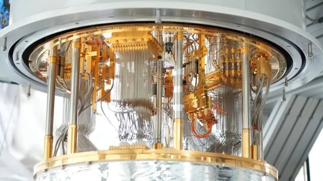 Trung Quốc vừa l&agrave;m điều IBM v&agrave; Google chưa d&aacute;m l&agrave;m: Tặng miễn ph&iacute; hệ điều h&agrave;nh cho m&aacute;y t&iacute;nh lượng tử- Ảnh 1.