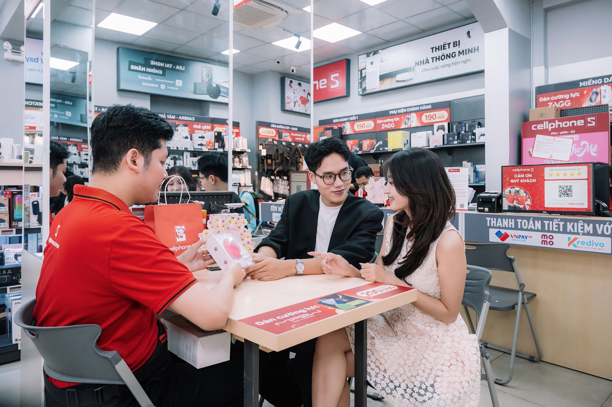 Loạt sản phẩm c&ocirc;ng nghệ giảm gi&aacute;, l&agrave;m Qu&agrave; She M&ecirc; dịp 8/3 - Ảnh 2.