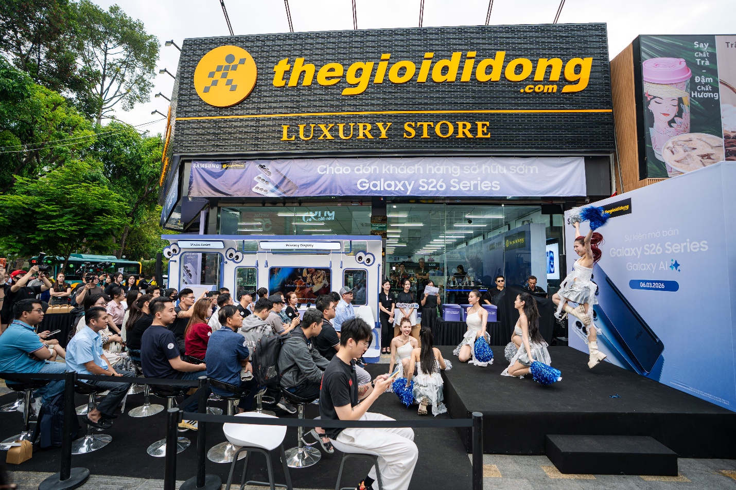 Kh&aacute;ch h&agrave;ng Thế Giới Di Động trở th&agrave;nh những người đầu ti&ecirc;n sở hữu Galaxy S26 Series - Ảnh 1.