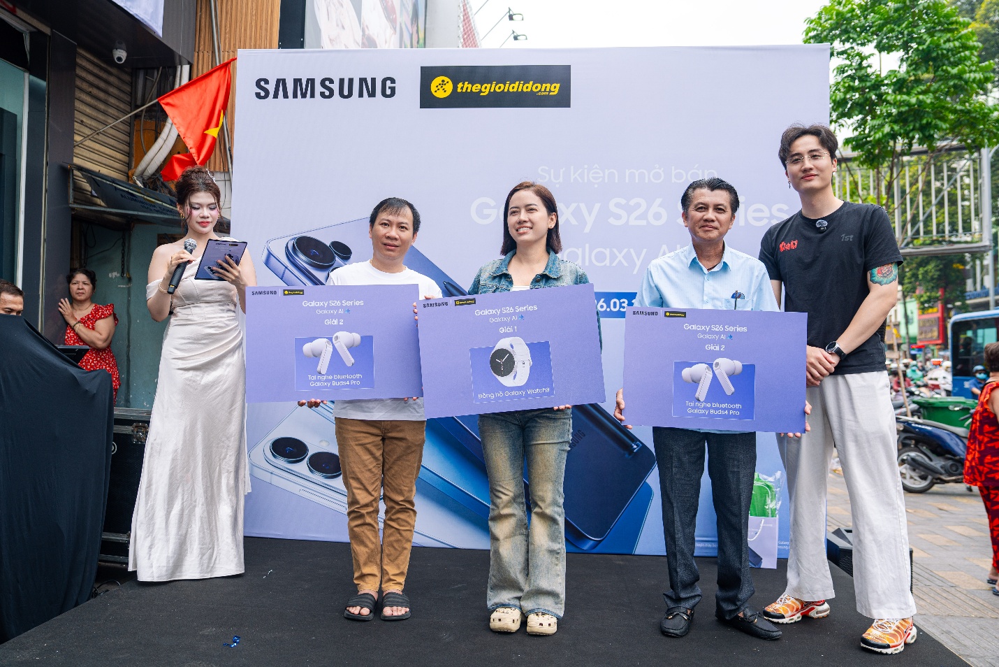 Kh&aacute;ch h&agrave;ng Thế Giới Di Động trở th&agrave;nh những người đầu ti&ecirc;n sở hữu Galaxy S26 Series - Ảnh 3.