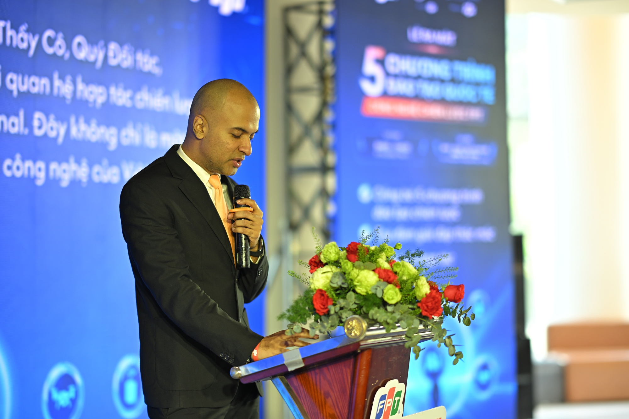 FPT bắt tay đối t&aacute;c quốc tế đ&agrave;o tạo nh&acirc;n lực cho c&aacute;c ng&agrave;nh mũi nhọn AI, b&aacute;n dẫn, an ninh mạng v&agrave; UAV- Ảnh 4.