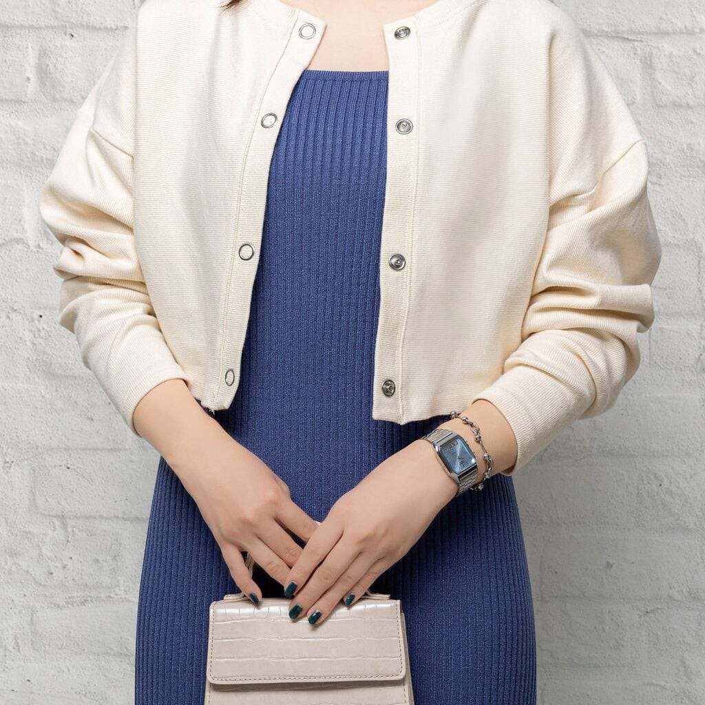 Casio ra mắt đồng hồ AQ230A-2A1M m&agrave;u xanh băng gi&aacute;, gi&aacute; khoảng 1,56 triệu đồng - Ảnh 2.